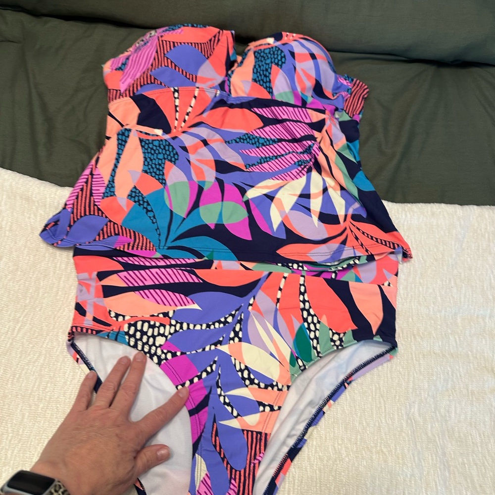 Colorful Women's Swim Tankini. Top and bottom. L & XL. NWOT
